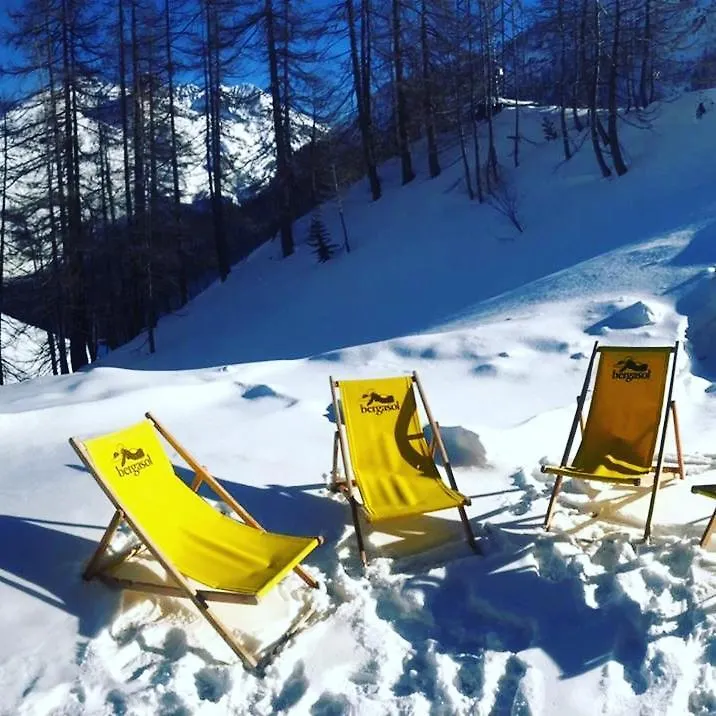 Namaste Chalet Hostel Tignes